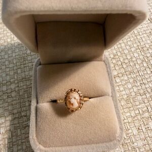 Antique Gold Cameo Ring
